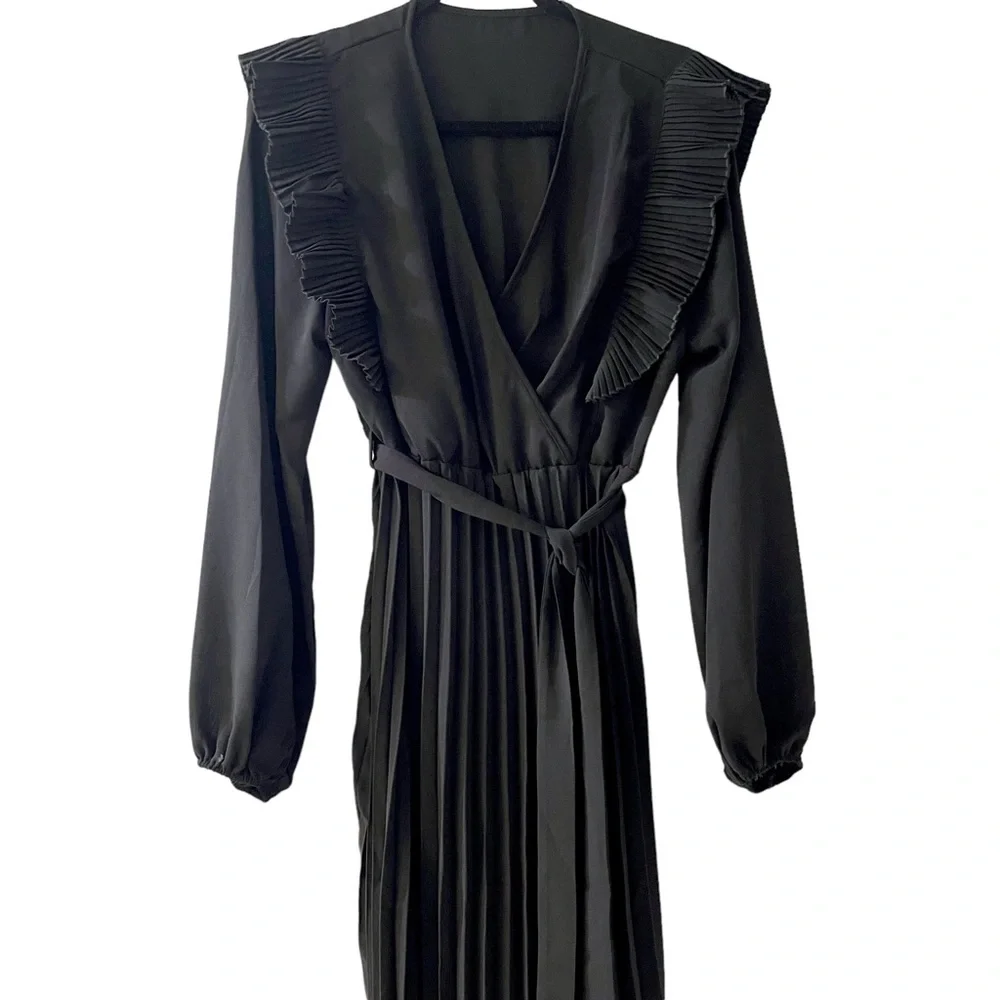 ❤️ NWOT! Black Pleated Ruffle Trim Long-sleeved Maxi Dress - Picture 3 of 6